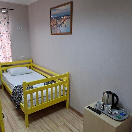 Guest House "Golden Gate 911 " Kyiv Exterior photo
