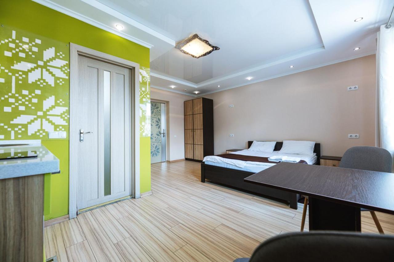 Guest House "Golden Gate 911 " Kyiv Exterior photo