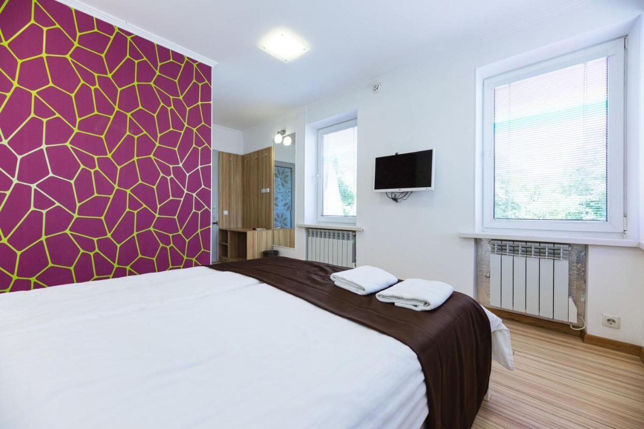 Guest House "Golden Gate 911 " Kyiv Exterior photo