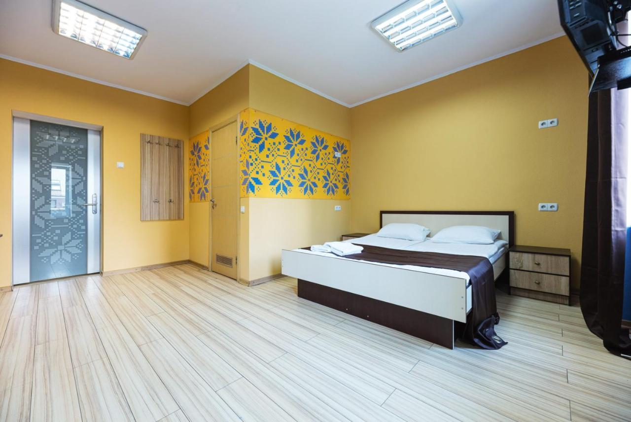 Guest House "Golden Gate 911 " Kyiv Exterior photo