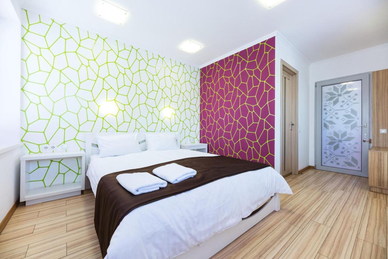 Guest House "Golden Gate 911 " Kyiv Exterior photo