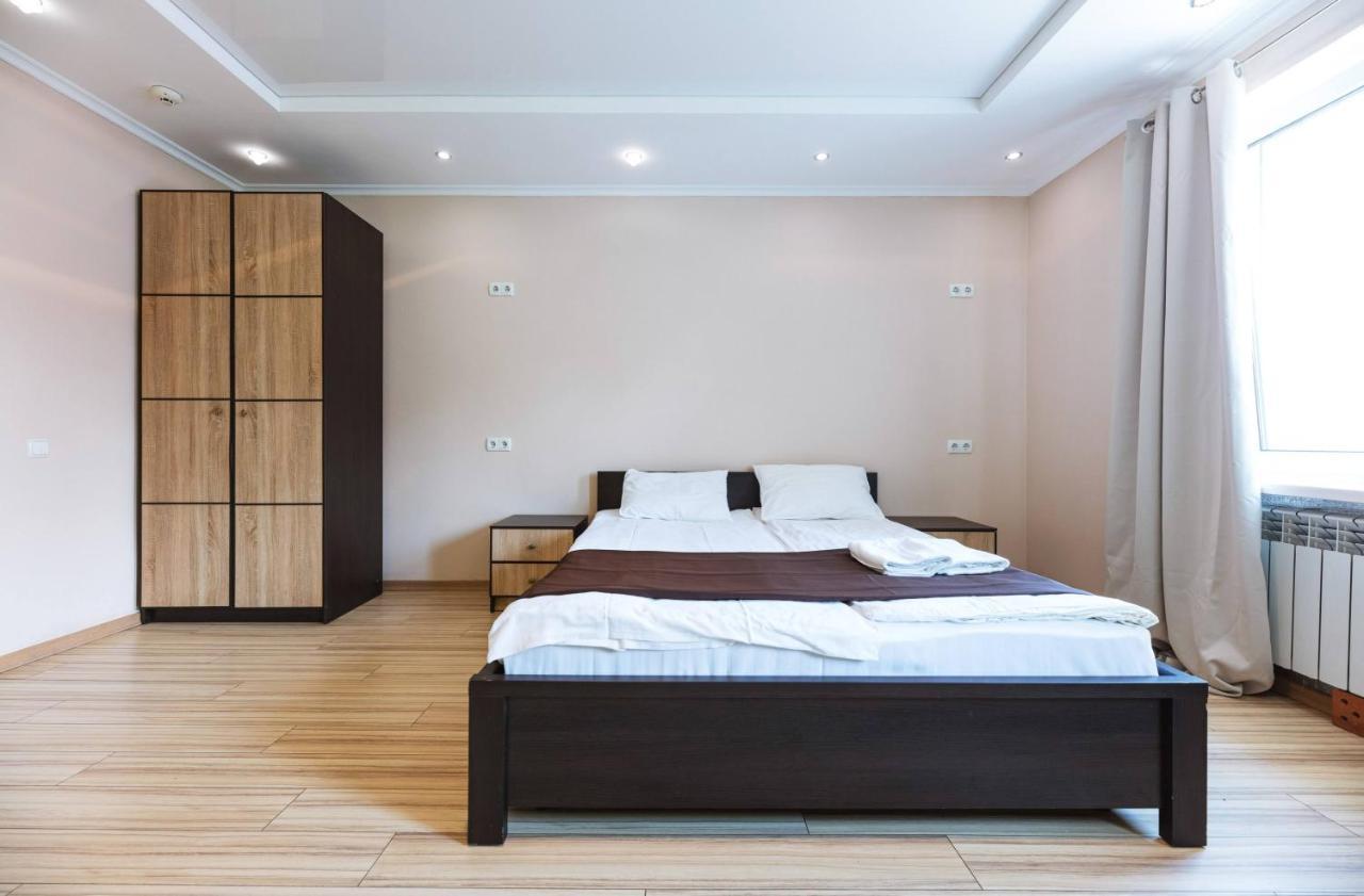 Guest House "Golden Gate 911 " Kyiv Exterior photo