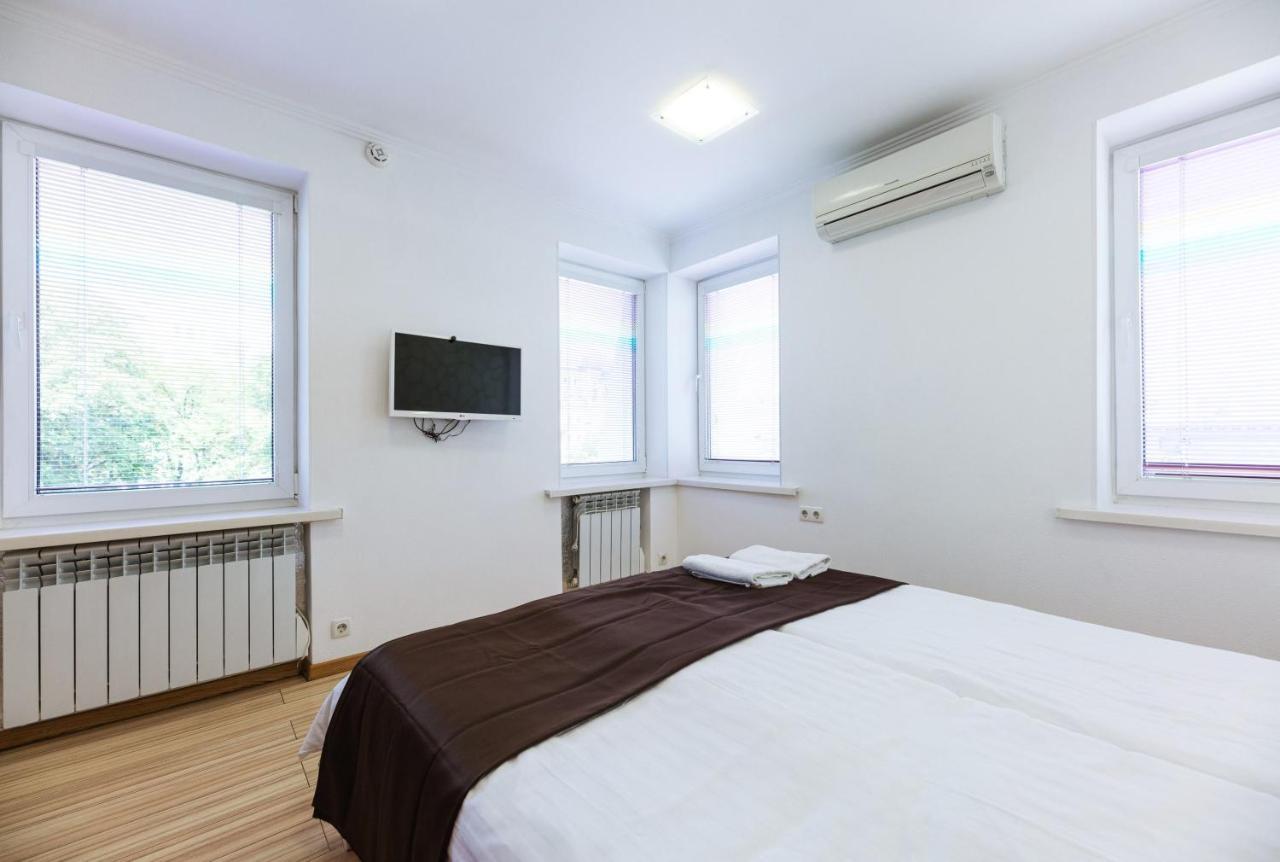 Guest House "Golden Gate 911 " Kyiv Exterior photo