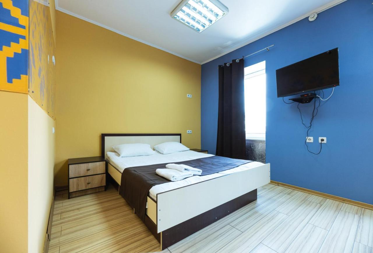Guest House "Golden Gate 911 " Kyiv Exterior photo