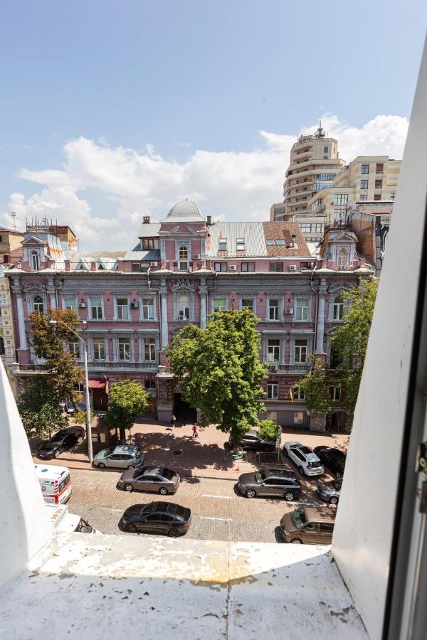 Guest House "Golden Gate 911 " Kyiv Exterior photo