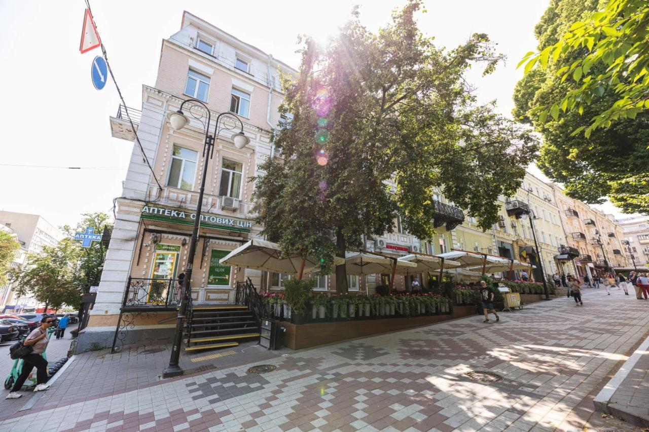 Guest House "Golden Gate 911 " Kyiv Exterior photo