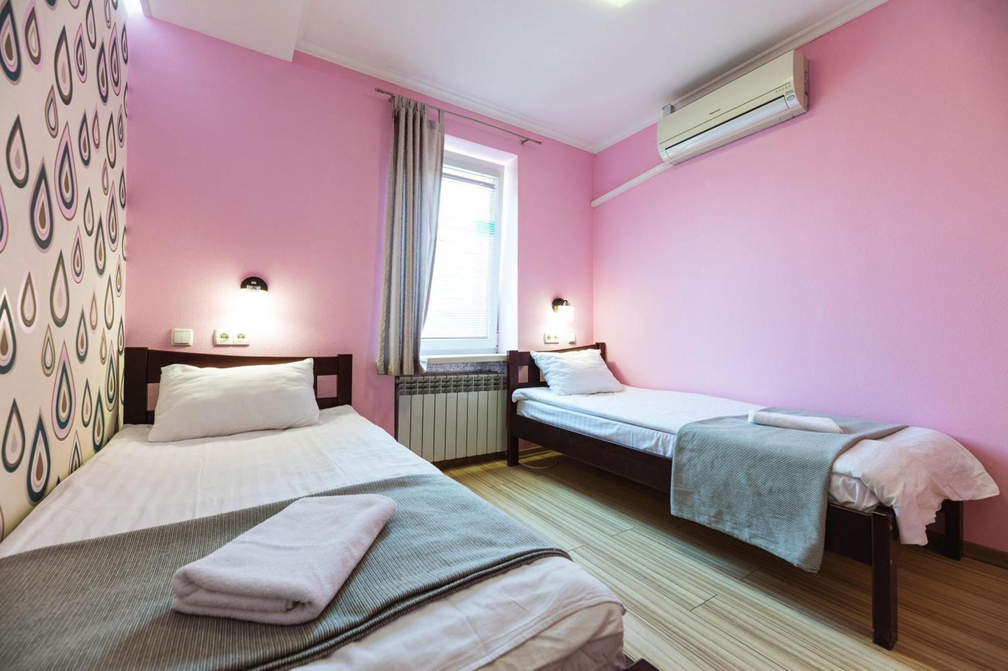 Guest House "Golden Gate 911 " Kyiv Exterior photo