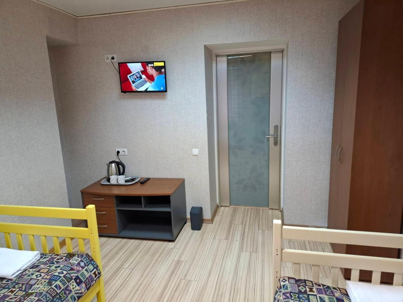 Guest House "Golden Gate 911 " Kyiv Exterior photo